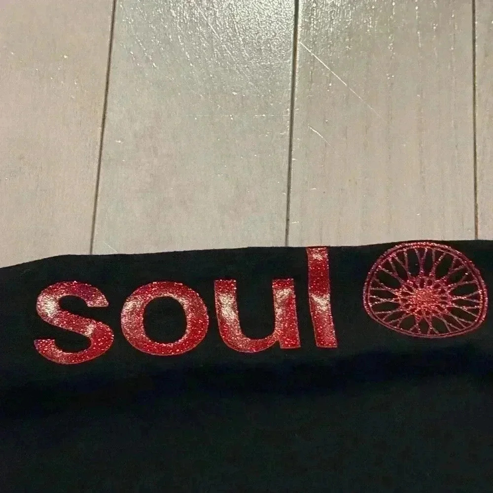 🍋 Lululemon Soulcycle red glittery writing capris - Picture 5 of 5